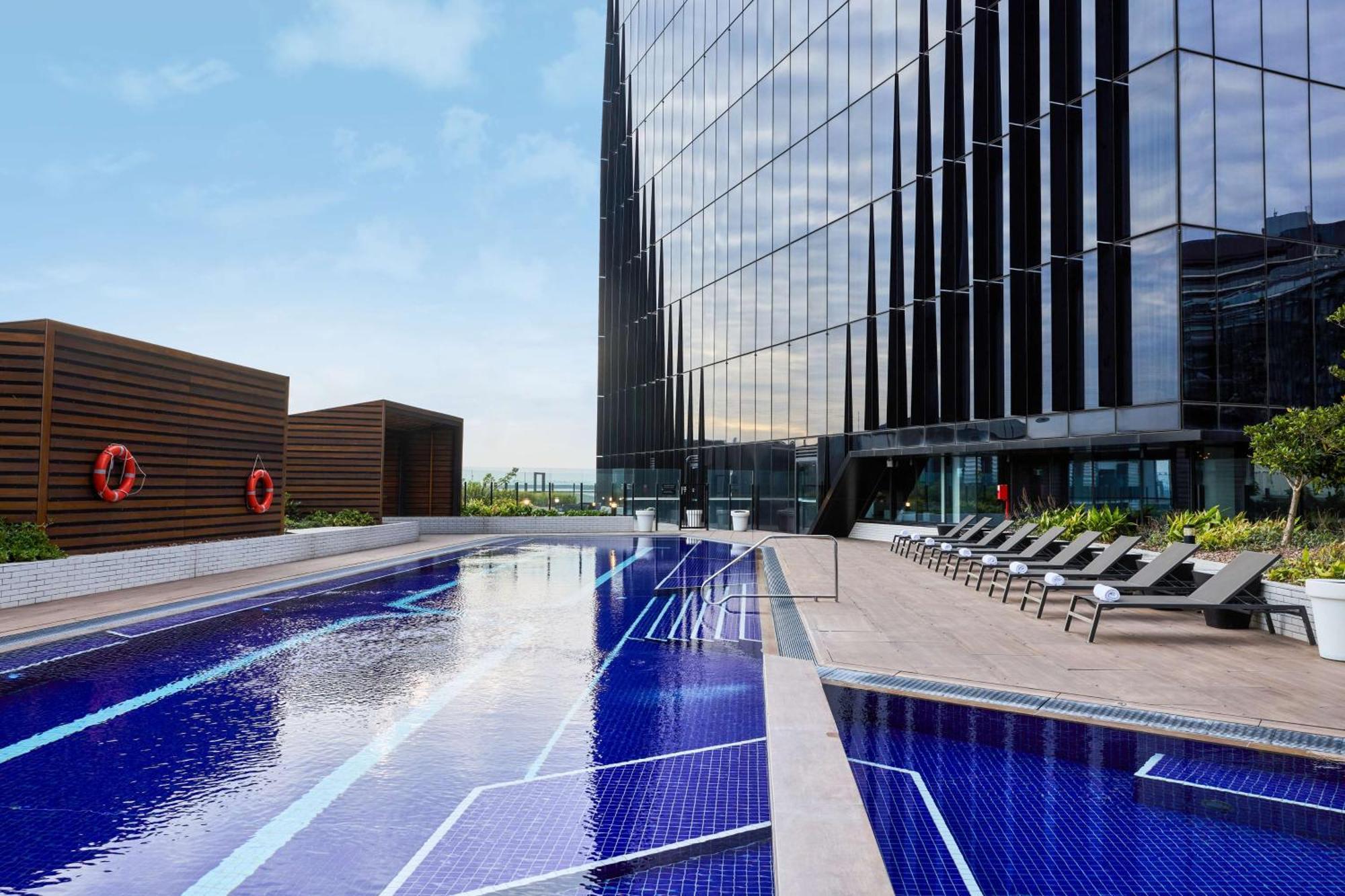 Vibe Hotel Melbourne Docklands Экстерьер фото