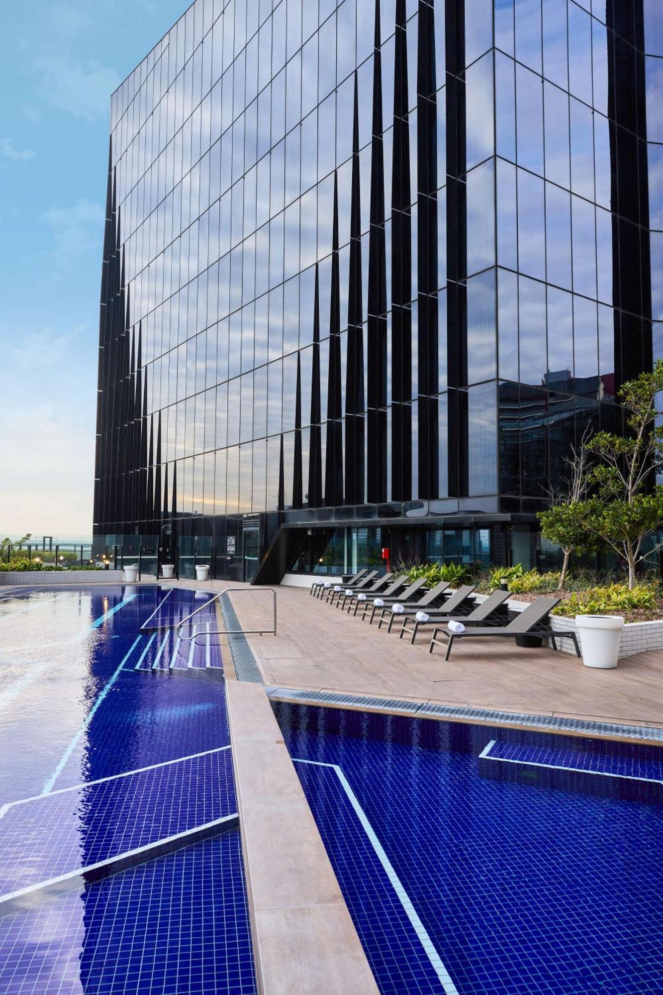 Vibe Hotel Melbourne Docklands Экстерьер фото