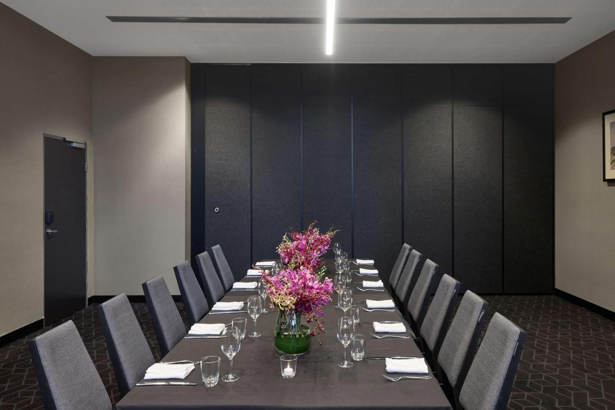Vibe Hotel Melbourne Docklands Экстерьер фото