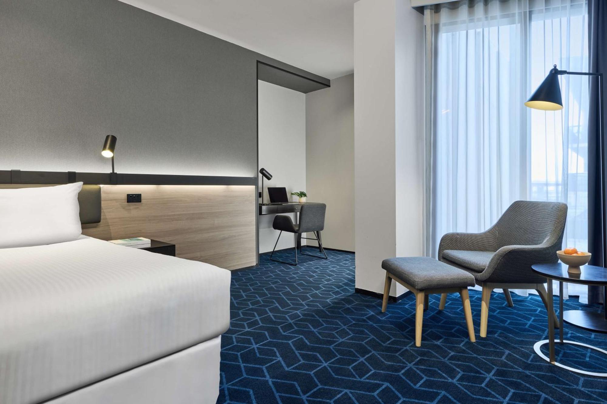 Vibe Hotel Melbourne Docklands Экстерьер фото