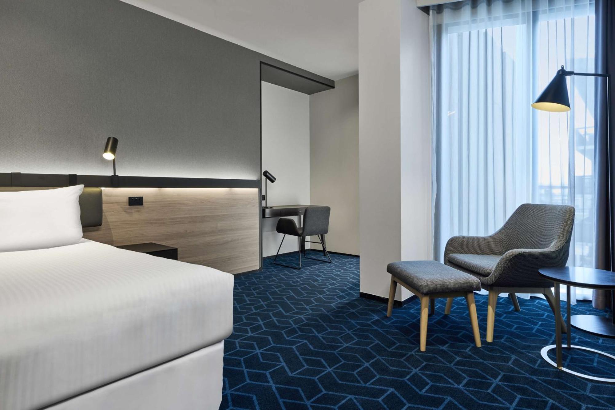 Vibe Hotel Melbourne Docklands Экстерьер фото