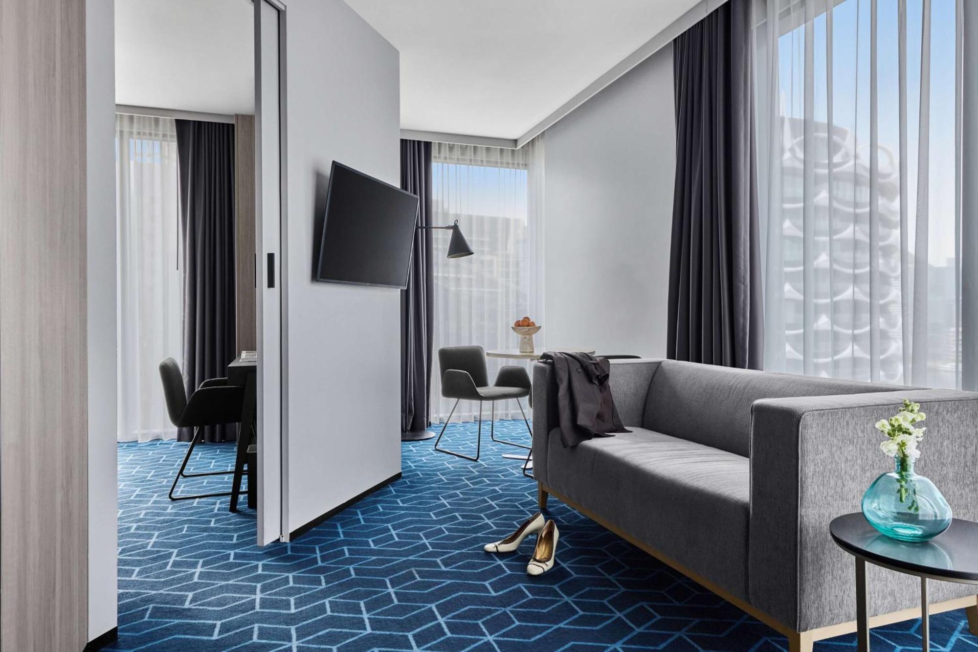 Vibe Hotel Melbourne Docklands Экстерьер фото