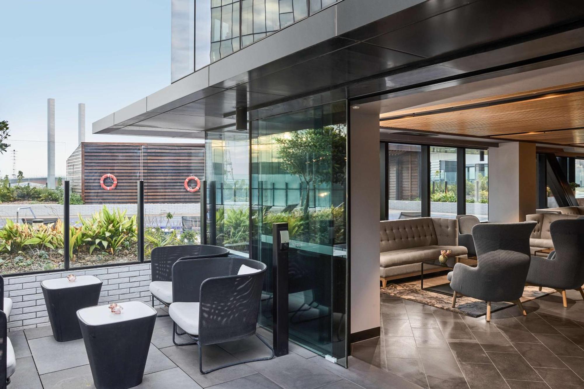 Vibe Hotel Melbourne Docklands Экстерьер фото